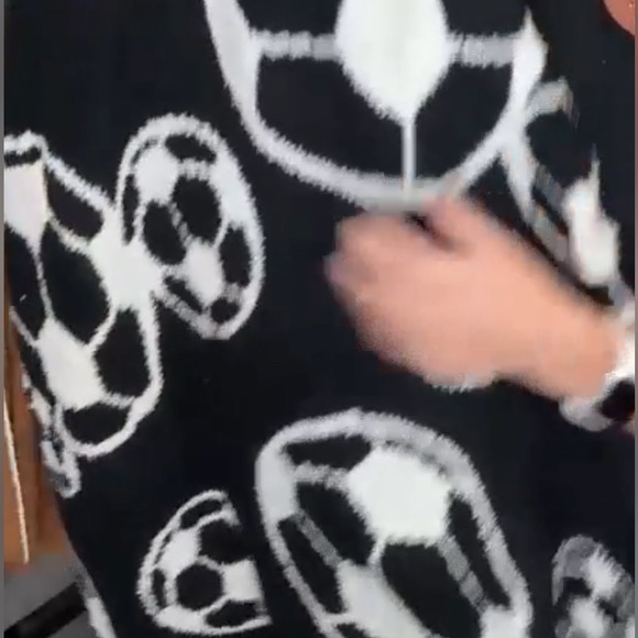 BNWT comfy Luxe soccer blanket  reversible - Picture 5 of 5